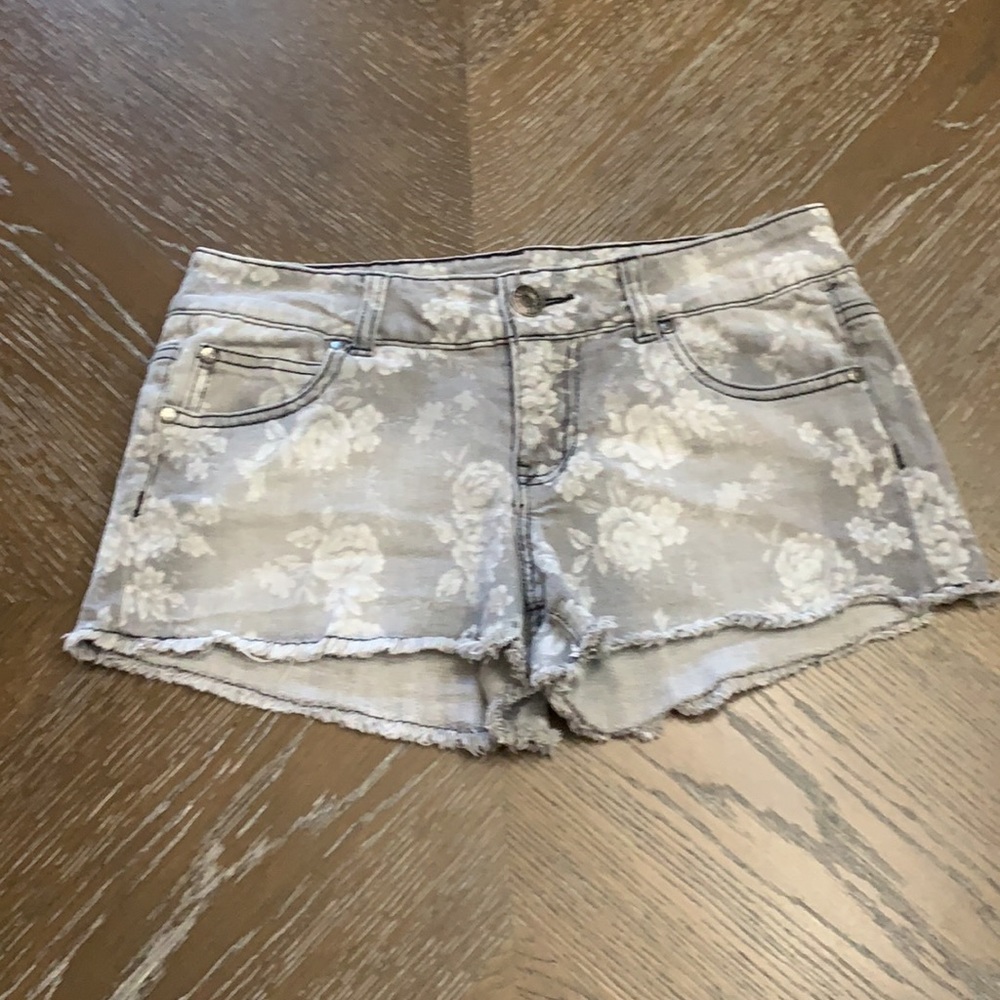 Celebrity Pink gray floral distressed denim jean micro shorts Size 5